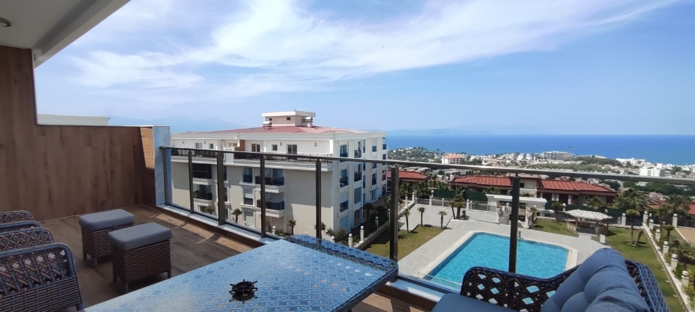 Luxury 3-Bed Sea View Apartment