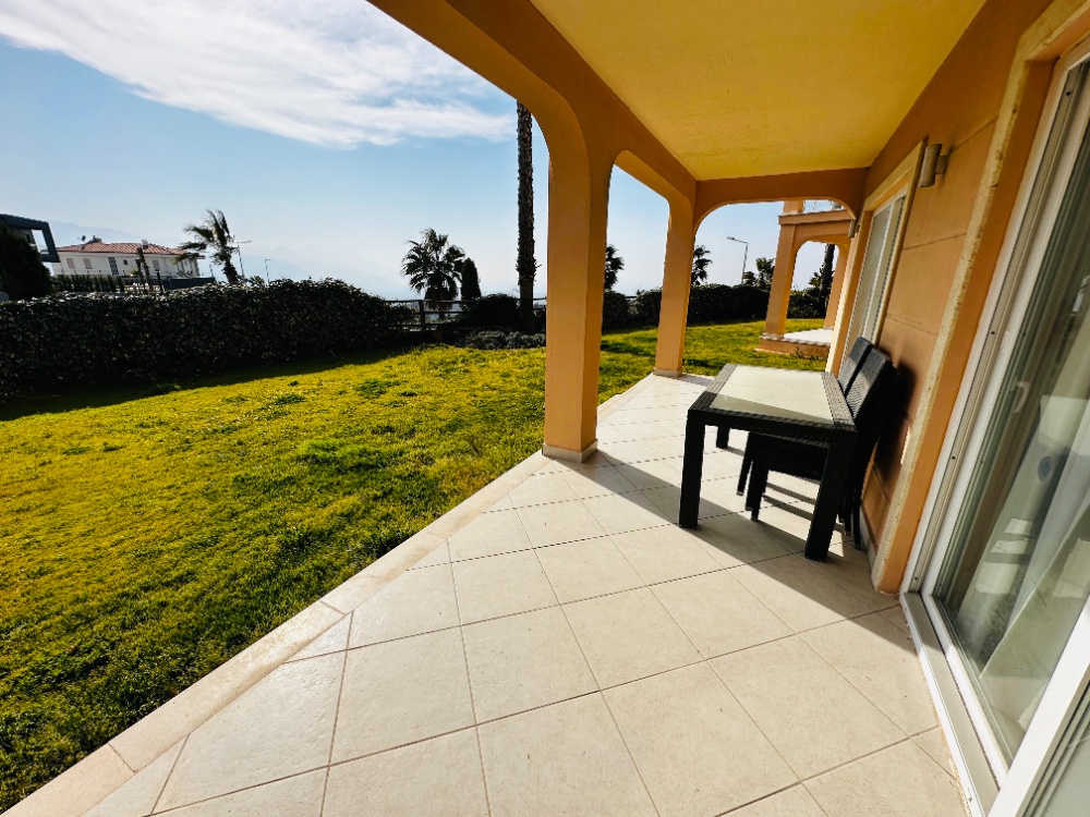 Garden Apartment with Sea Views