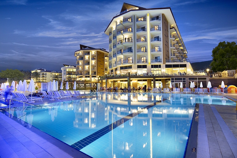 Sea-View Ramada Apartment
