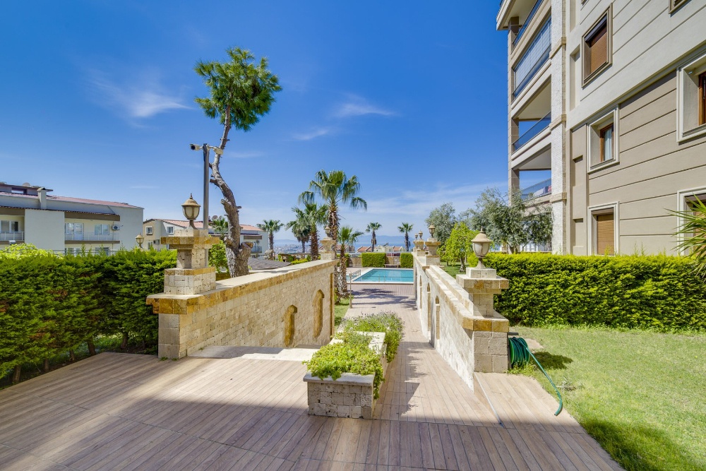 Central Residential 3- Bed Apartment in Kusadasi